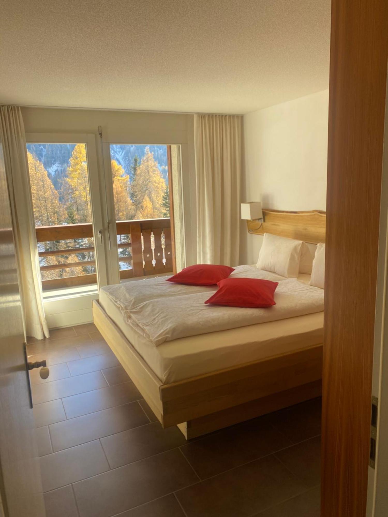 Apartments Castle Goms Екстериор снимка