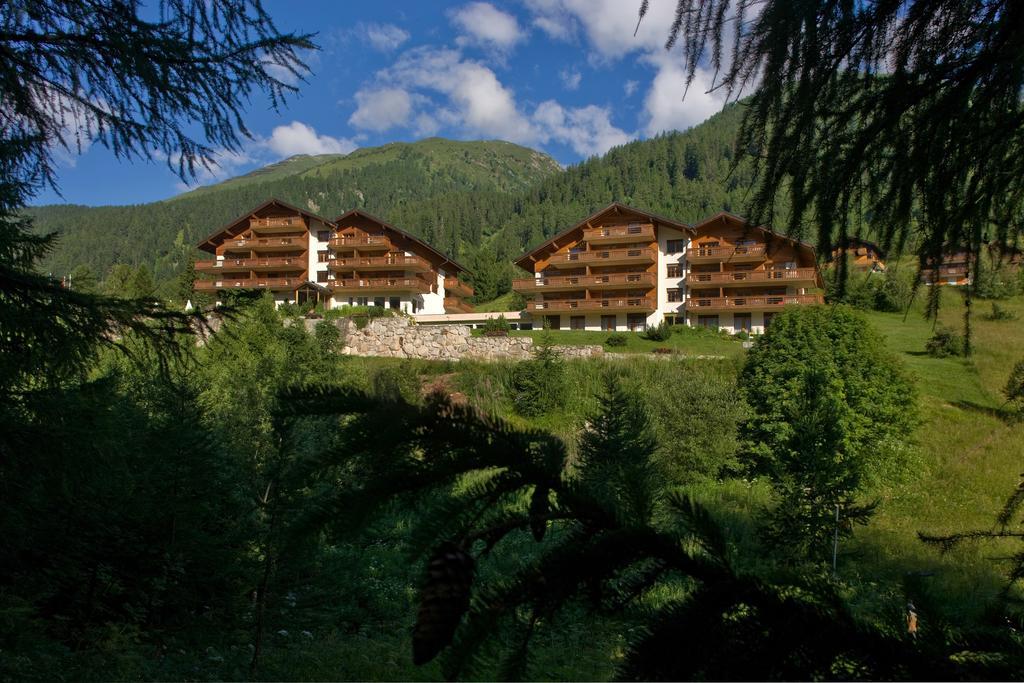 Apartments Castle Goms Екстериор снимка